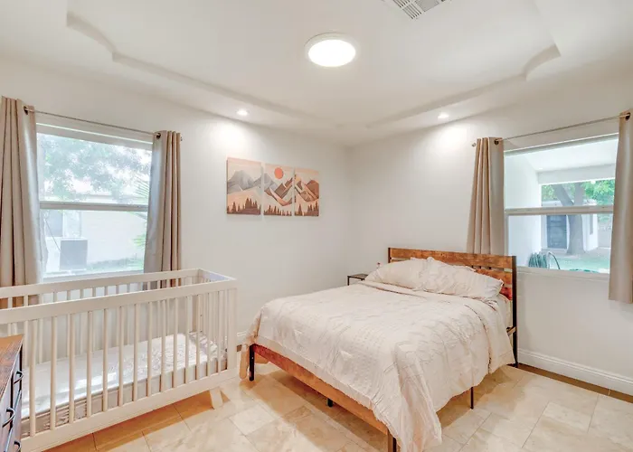 8 Mi To Dtwn: Pet-friendly Home! *