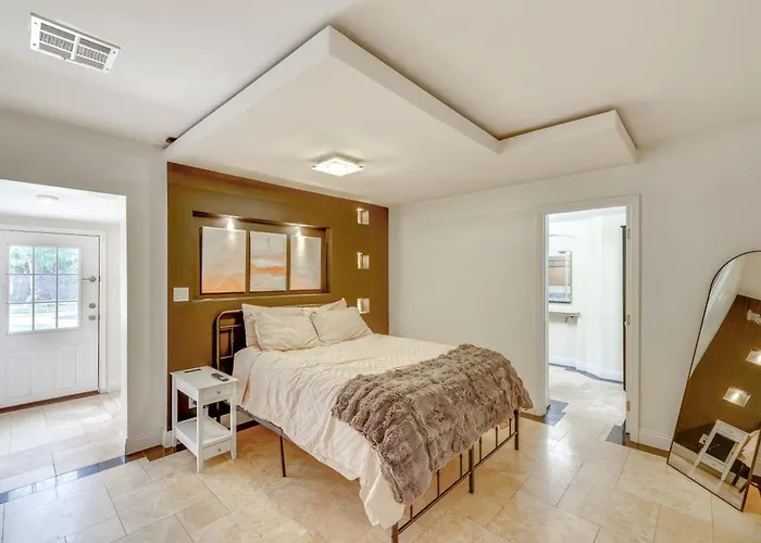8 Mi To Dtwn: Pet-friendly Home!