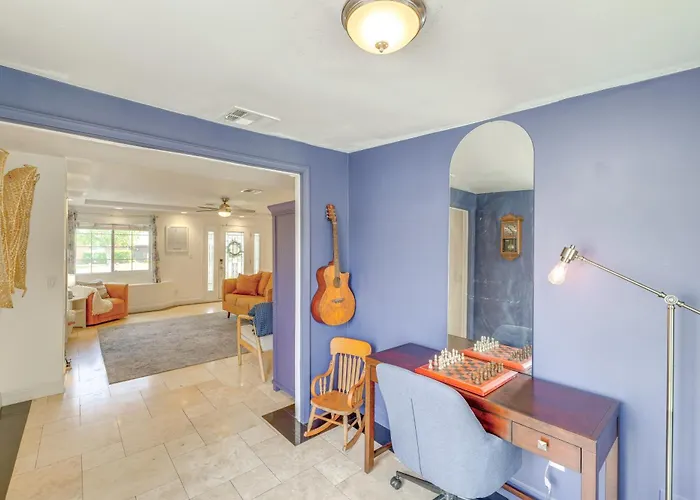 8 Mi To Dtwn: Pet-friendly Home!
